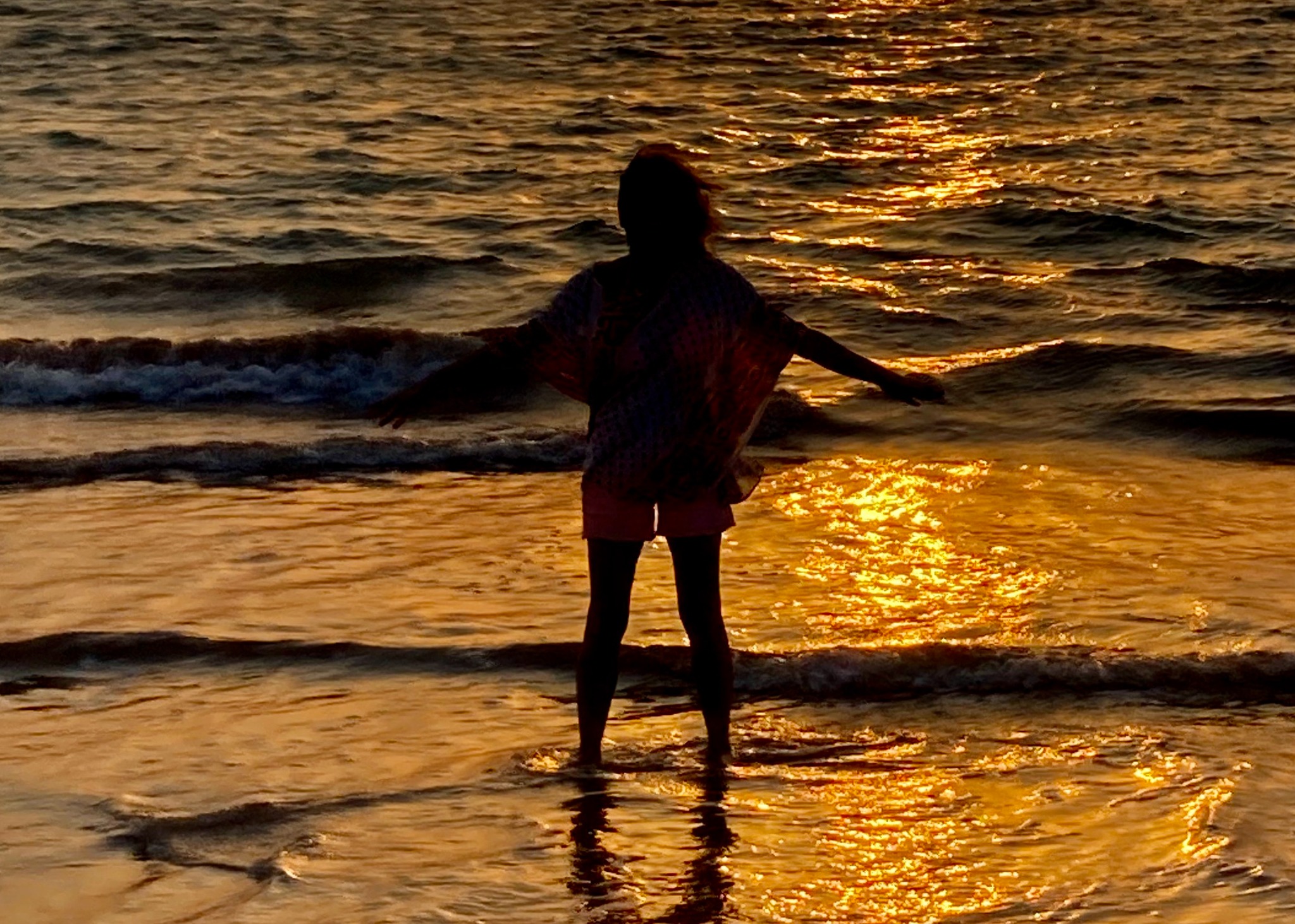 Moment au bord de l’eau au coucher du soleil