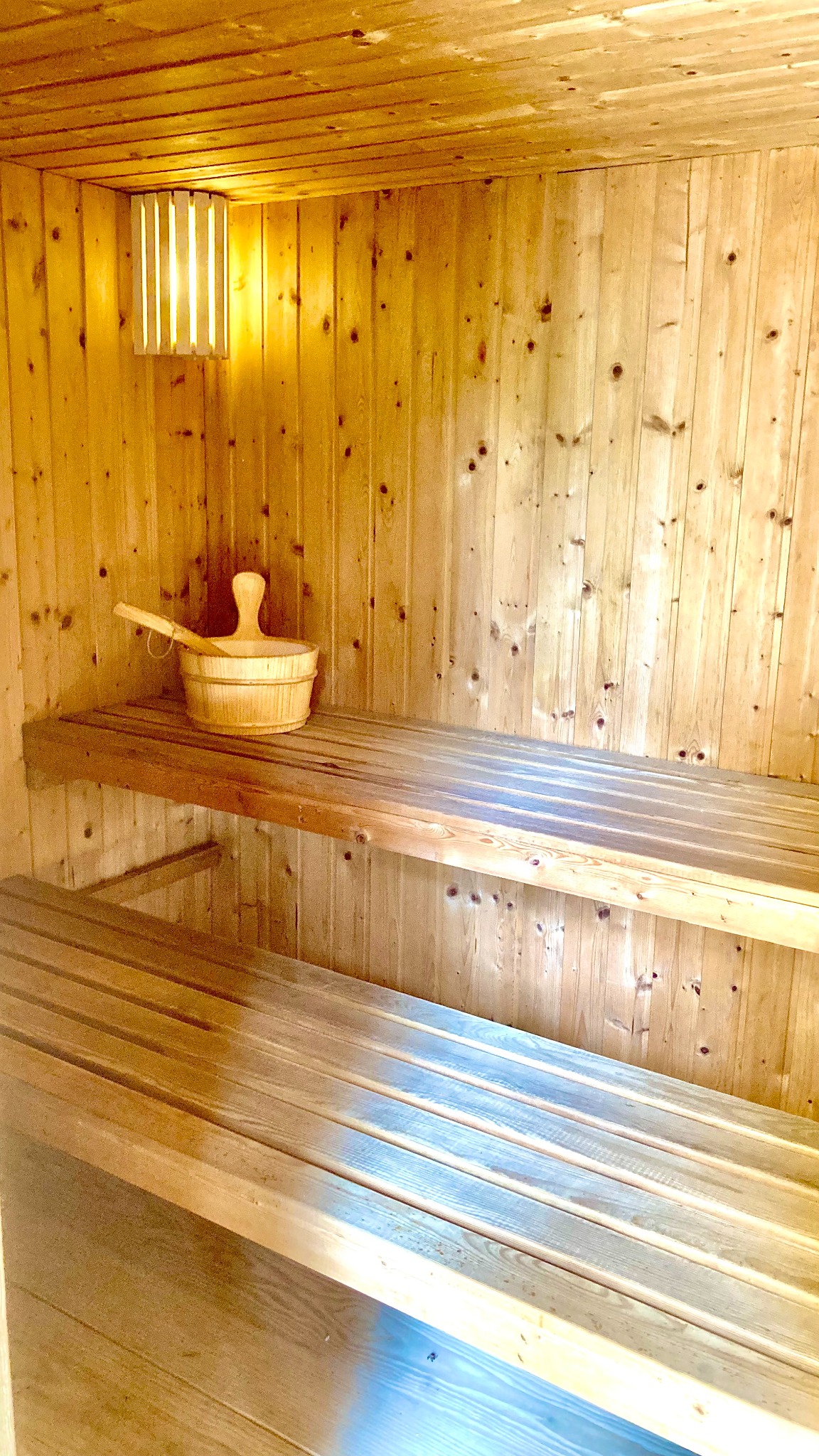 Intérieur du sauna en bois