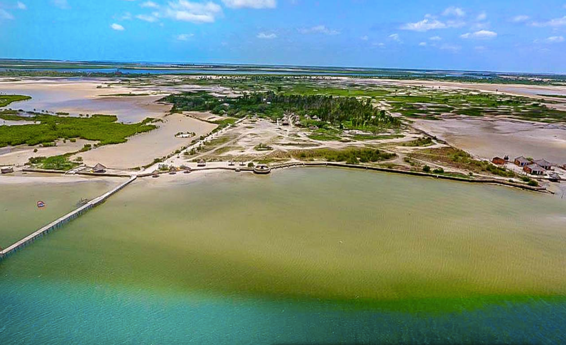 Vue aérienne de l’île de Mar Lodj et des bolongs