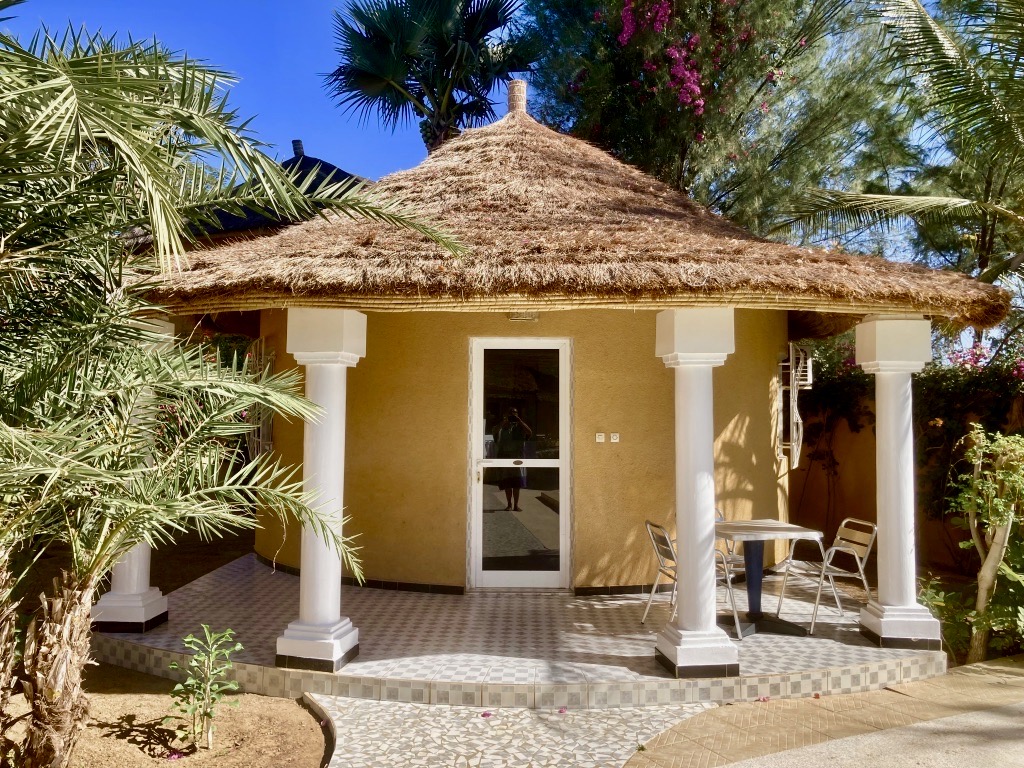 Façade et terrasse du bungalow triple